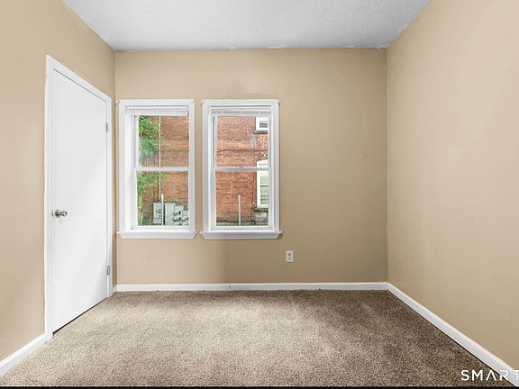 5th image of 40 Bond St Unit 1