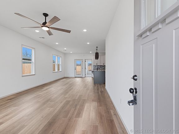 4th image of 323 NW A St