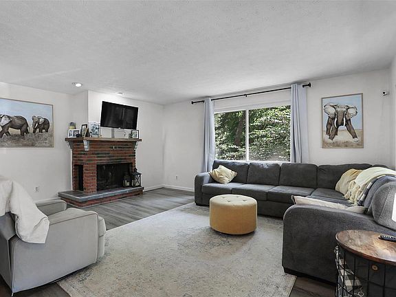 4th image of 15 Forest Dr