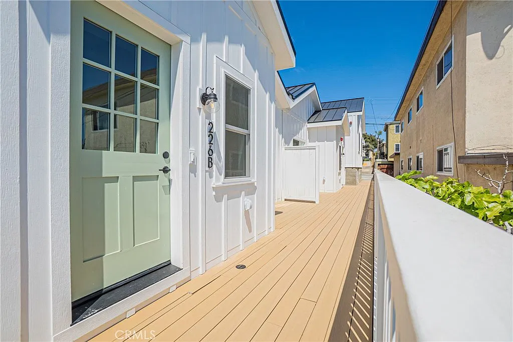 2 bed, 2.0 bath, 872 sqft, $4,900 — Photo 1