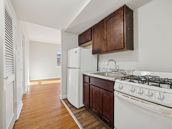 2nd image of 5822 N Mascher St #B