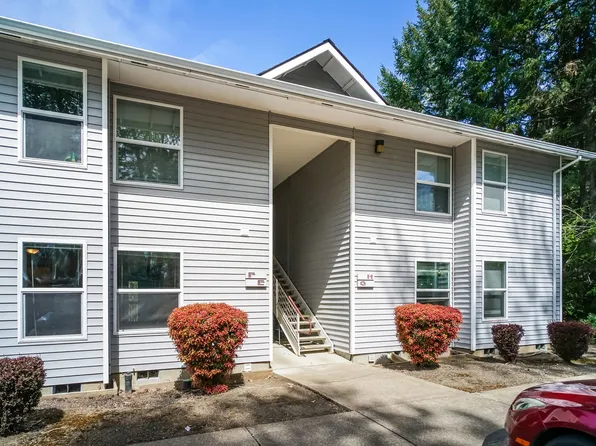 Crystal Lake Apartments