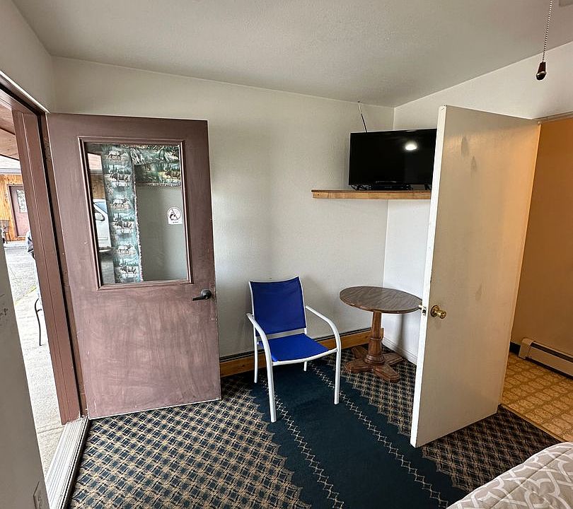 2nd image of 790 S Dandelion Cir Room 7