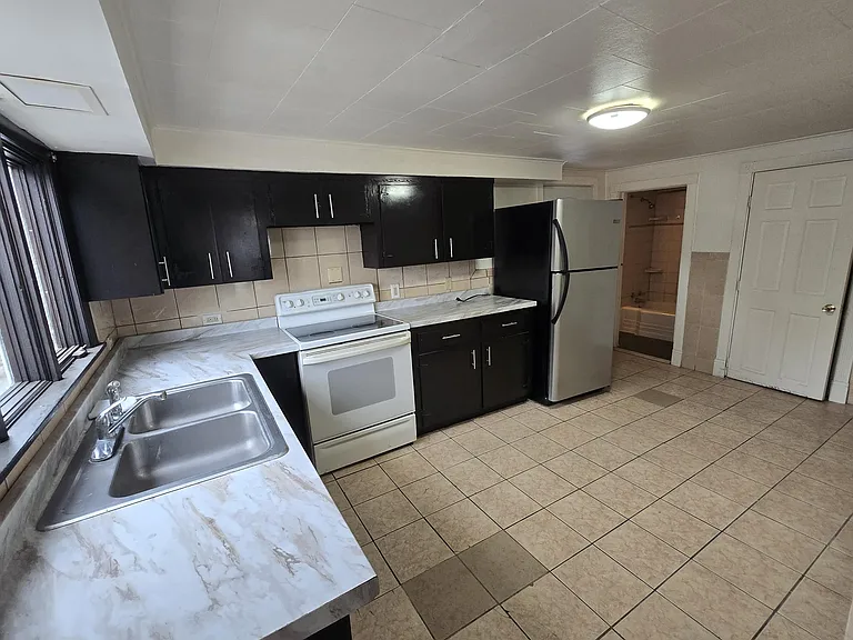 1136 Luzerne St #1136 — Photo 2