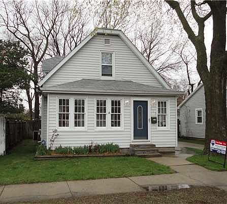 1st image of 518 E Grove St