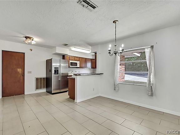 5th image of 12130 Maple St