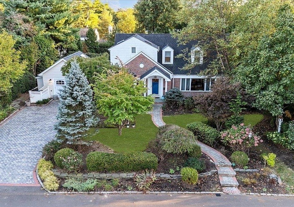 1st image of 32 Thornwood Lane