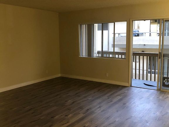 3rd image of 530 W 37th St #6