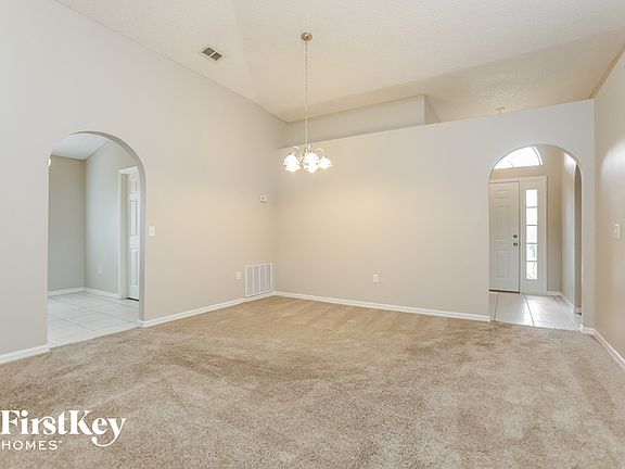 3rd image of 818 Lake Doe Blvd
