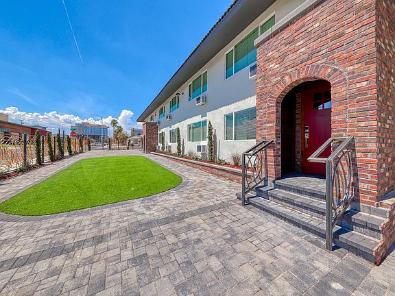 3rd image of 1001 Lewis Ave #1