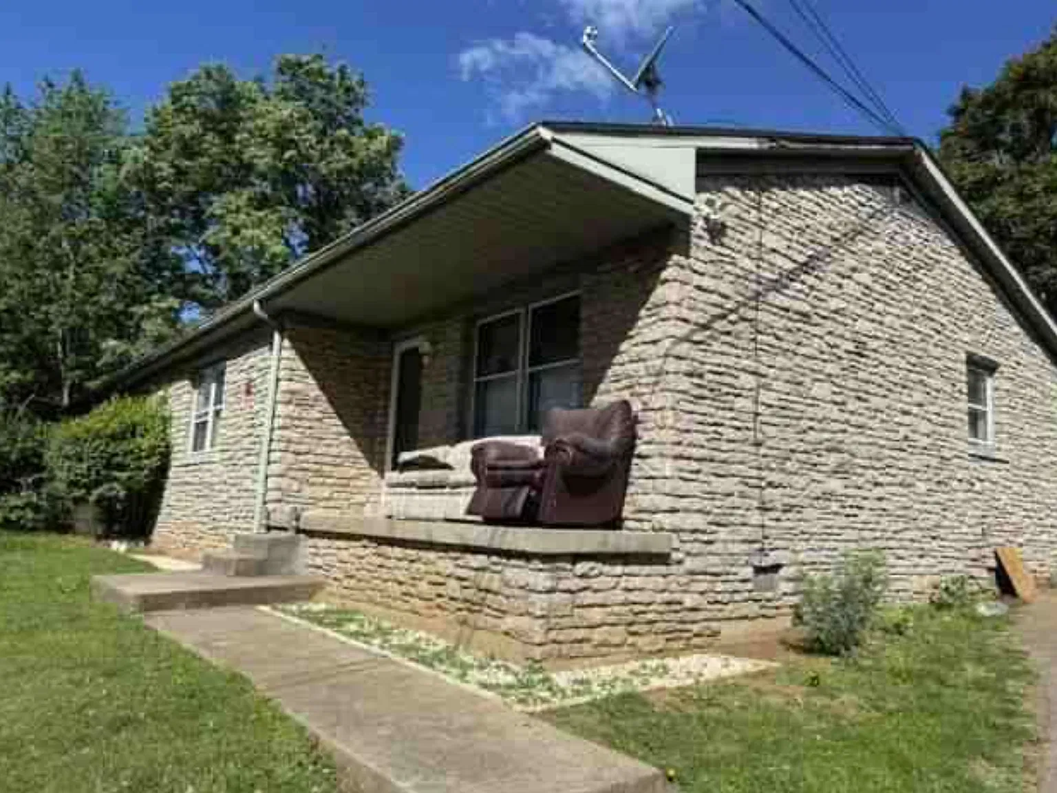 2 bed, 1059 sqft, $1,325 — Photo 2