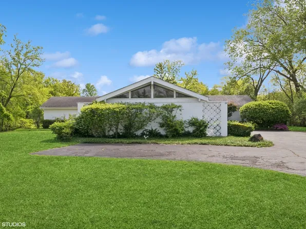 325 Seven Pines Cir, Highland Park, IL 60035