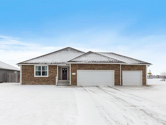 3rd image of 1407 Hollyhock Dr