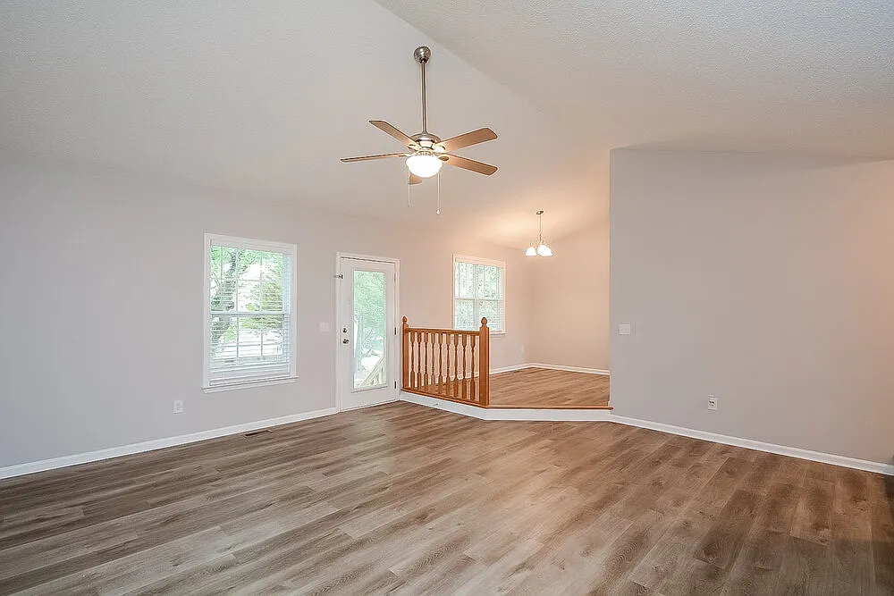 3 bed, 2.0 bath, 1231 sqft, $1,660 — Photo 4