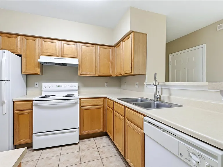 1015 Villagio Cir #202 — Photo 14