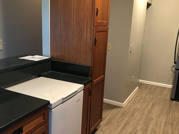 Kitchen includes refrigerator and separate freezer