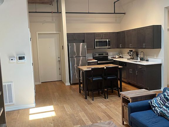 3rd image of 413-1136 N American St #413