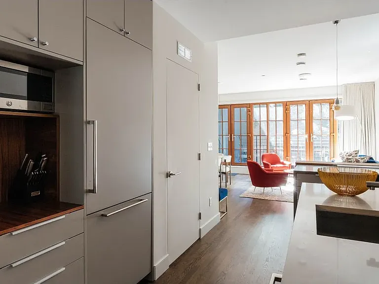 206 E 20th St #TOWNHOUSE — Photo 48