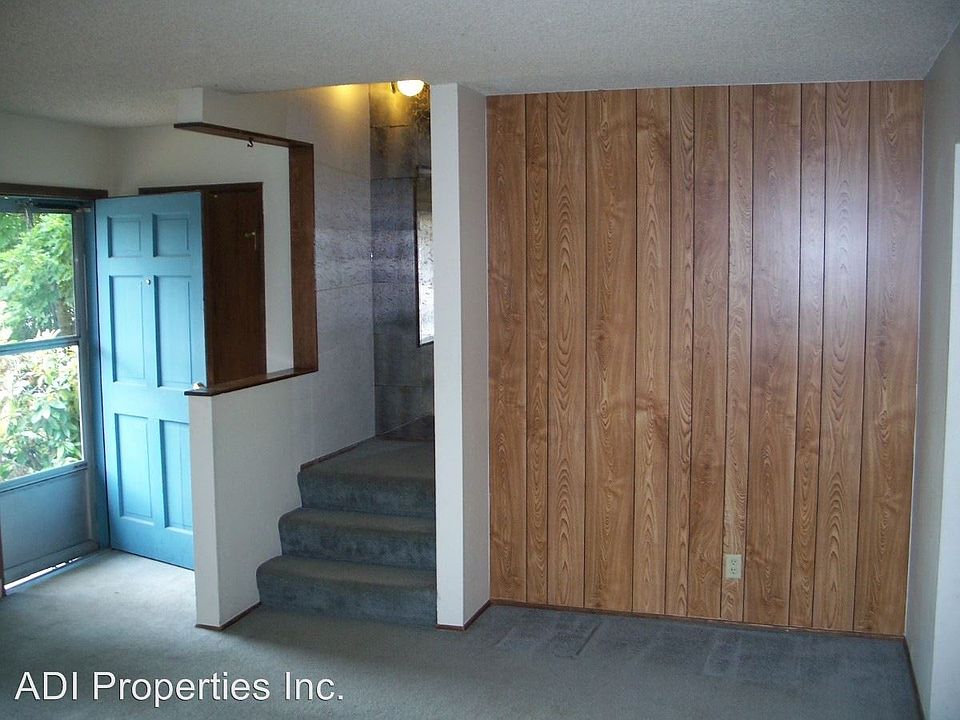 1st image of 744 SE 32nd Ave