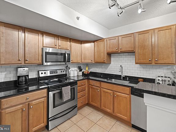 4th image of 1001 N Vermont St APT 603