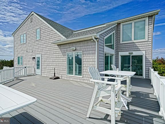 5th image of 2416 S Bay Shore Dr