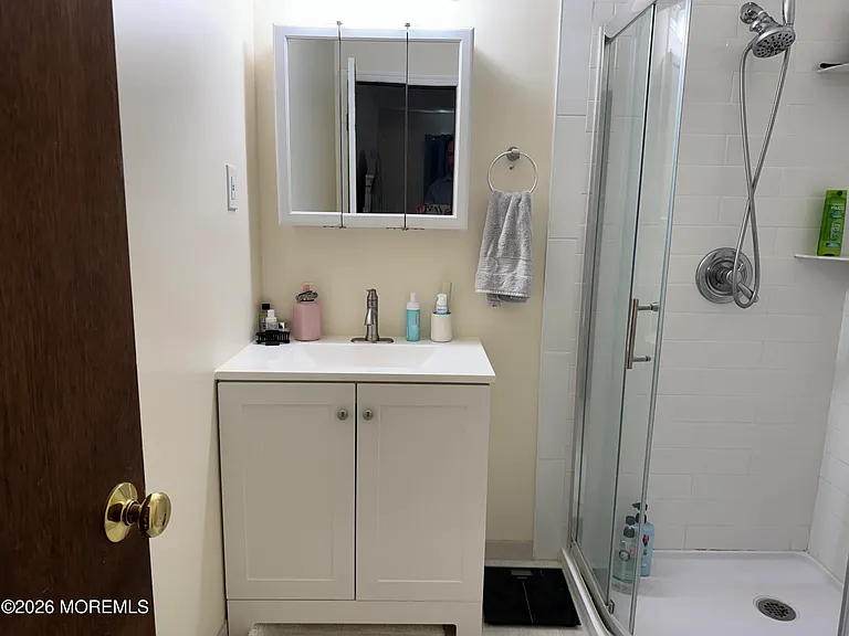 425 Main St — Photo 15