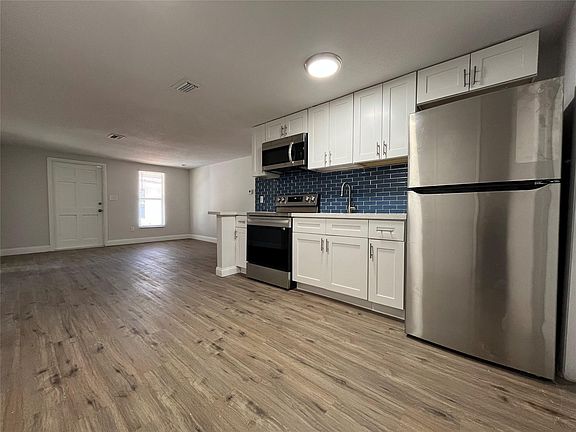 3rd image of 101 Jasmine Court