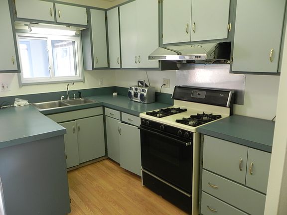 3rd image of 878 Ogden Ave