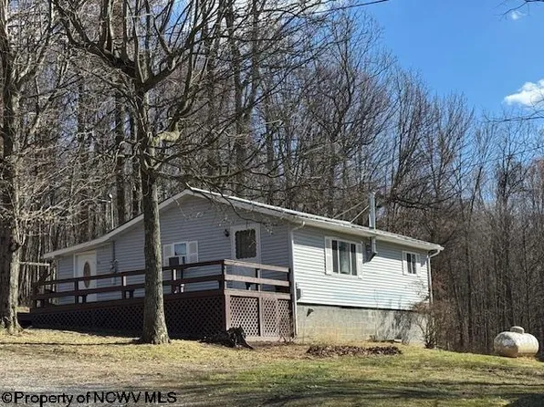 90 Nuce Ln, Morgantown, WV 26508