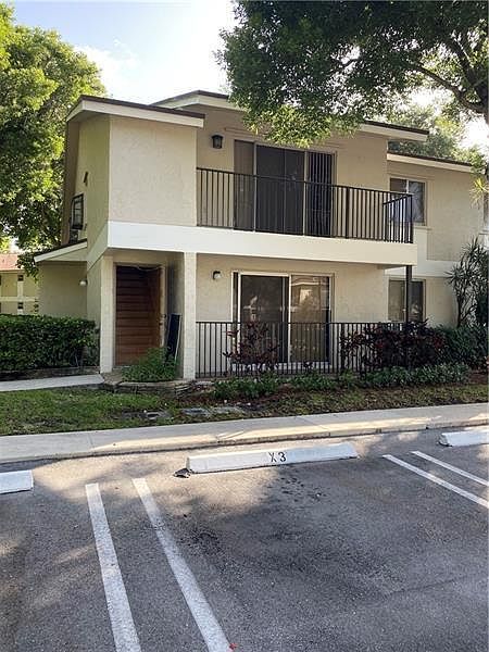 1st image of 110 Gardens Dr APT 201