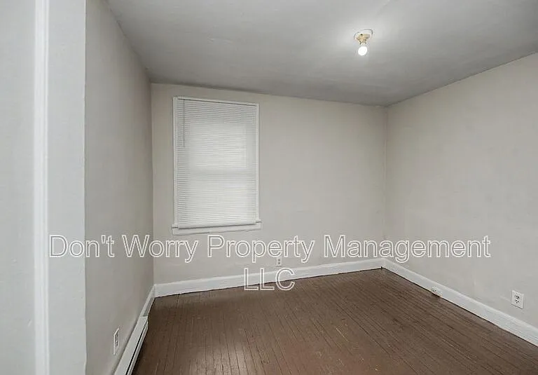 402 Winston St — Photo 4