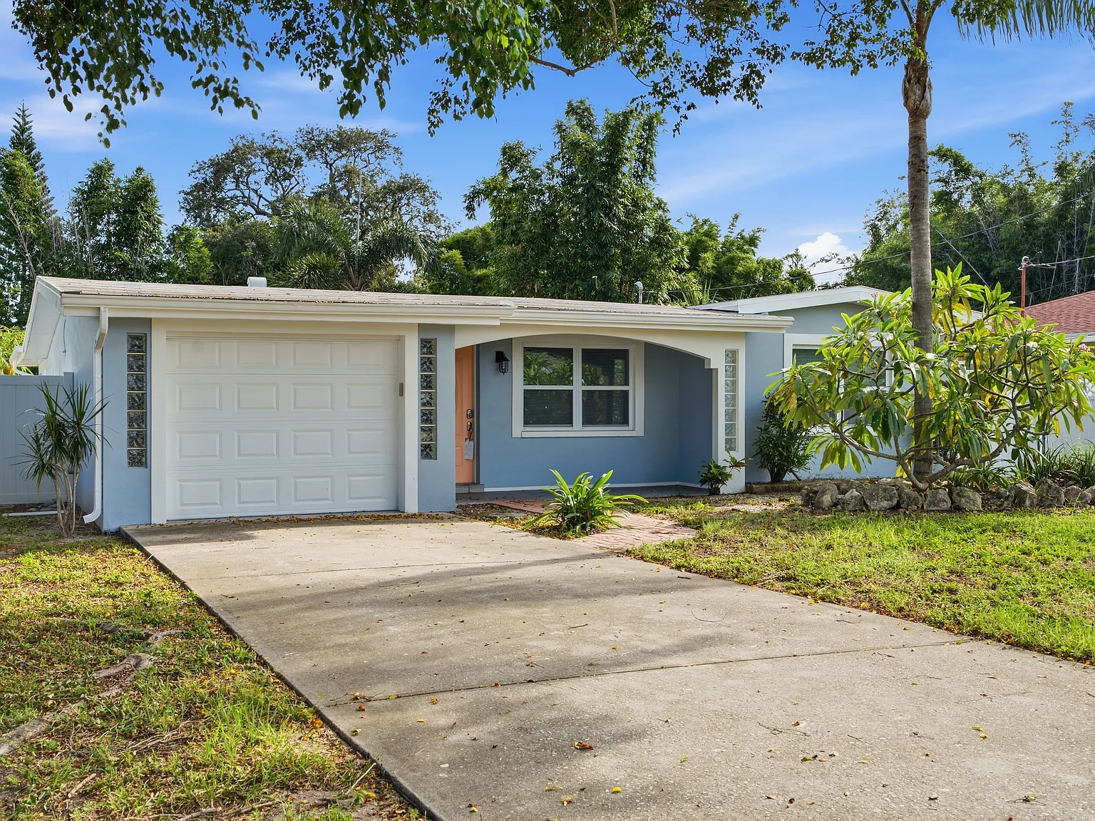 3 bed, 1180 sqft, $2,900 — Photo 3
