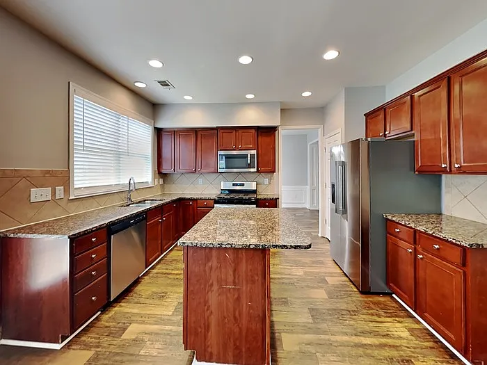 755 Earlham Dr — Photo 7