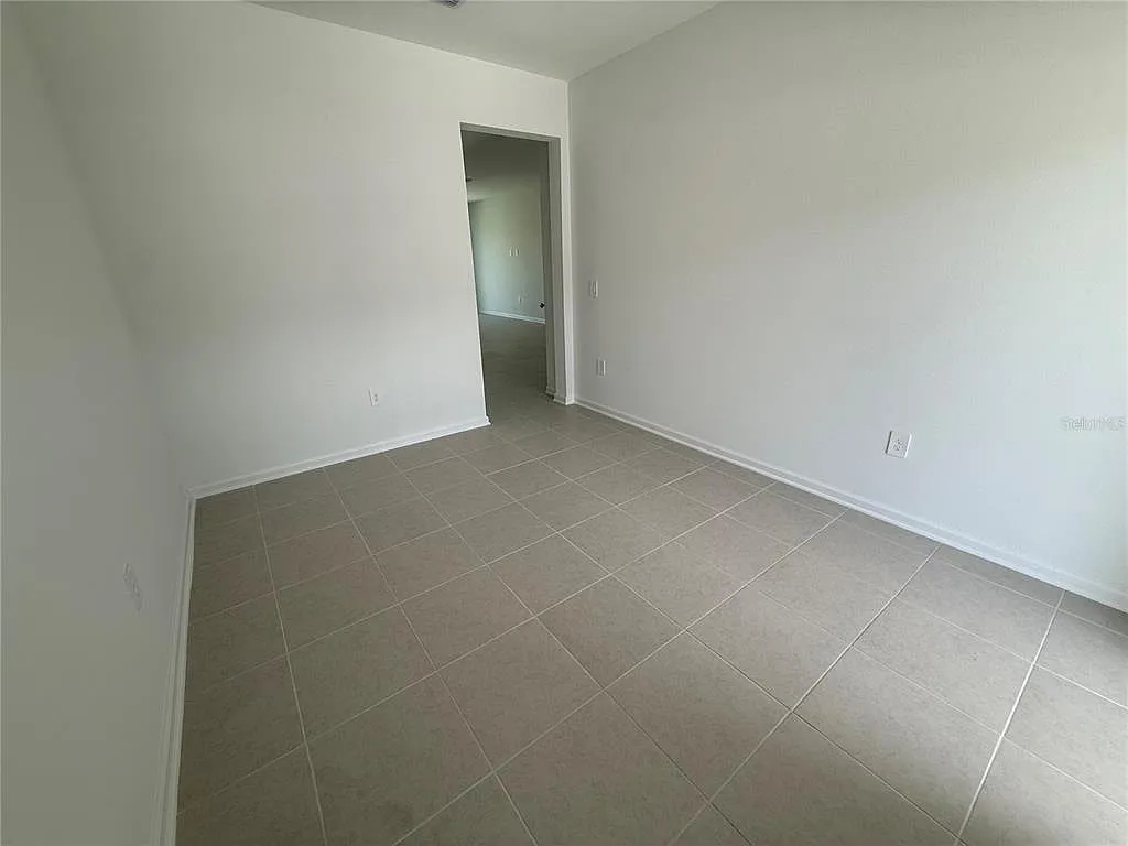 3 bed, 2.5 bath, 1813 sqft, $1,875 — Photo 3