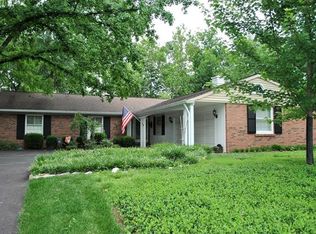 1066 S Geyer Rd, Saint Louis, MO 63122