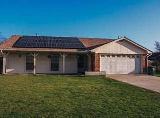 8 Rogers Cir, Krum, TX 76249