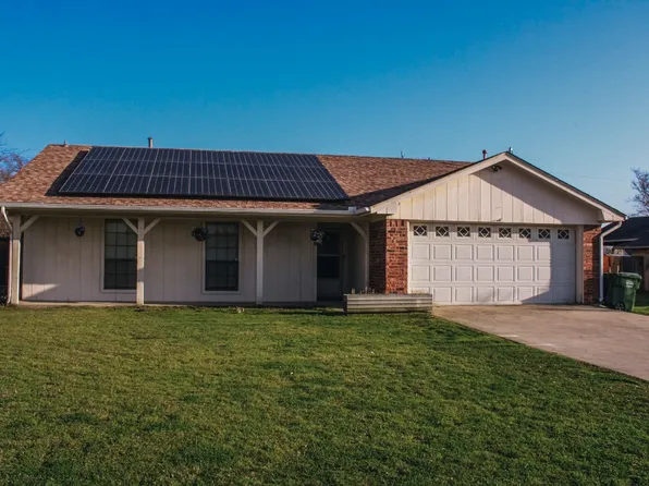 8 Rogers Cir, Krum, TX 76249