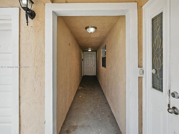 4th image of 126 Barcelona Dr