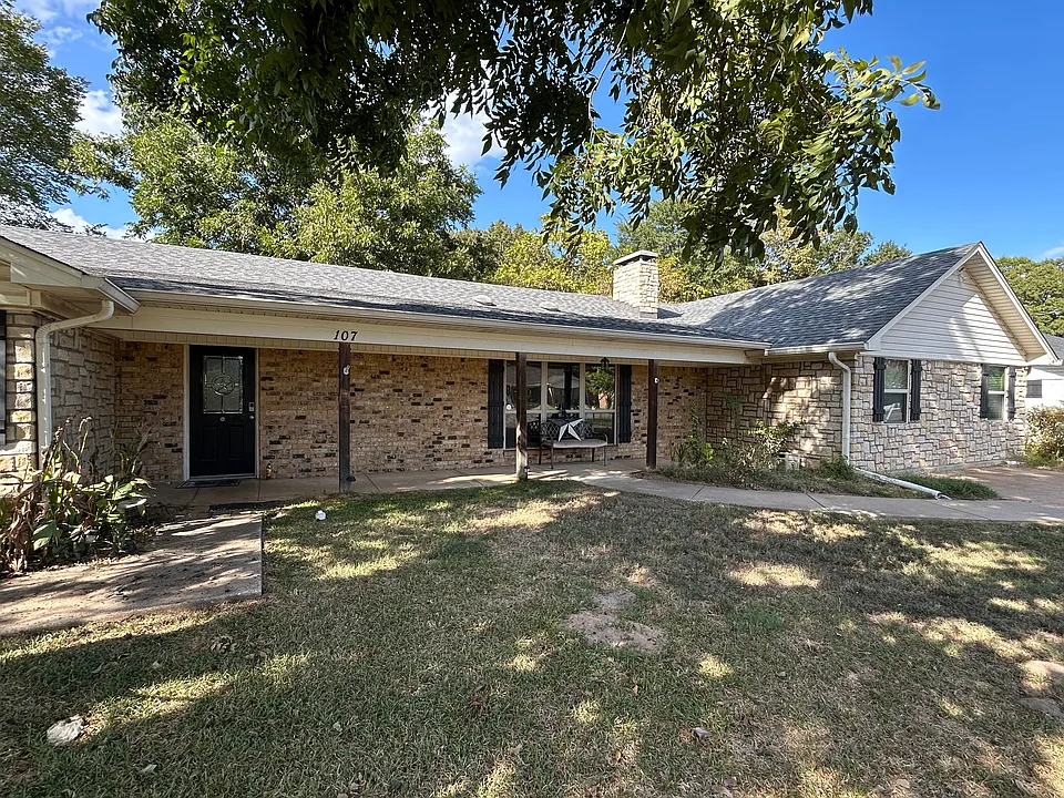 107 Gardenview St