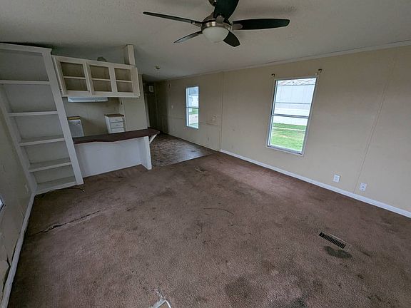 3rd image of 116 Freeport Dr