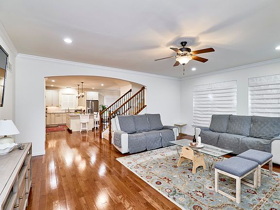 5th image of 10407 Arthur Pl