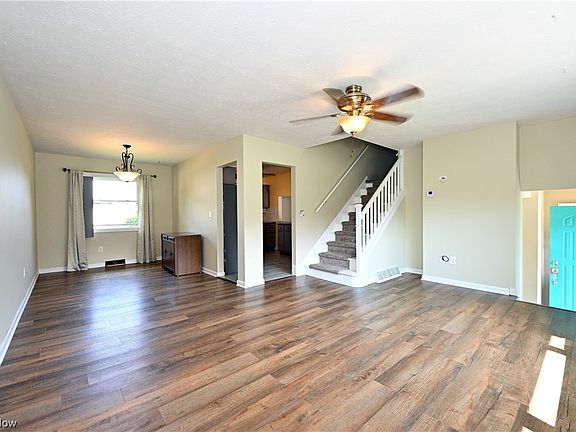 3rd image of 6924 Hollywood Dr