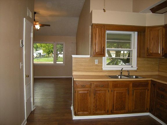 3rd image of 7201 Dunkirk Ln