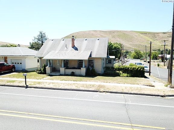2nd image of 1212 Main St