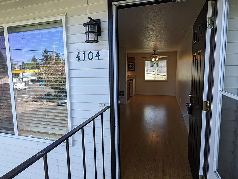 4102-4128 SE Cesar E Chavez Blvd — Photo 40
