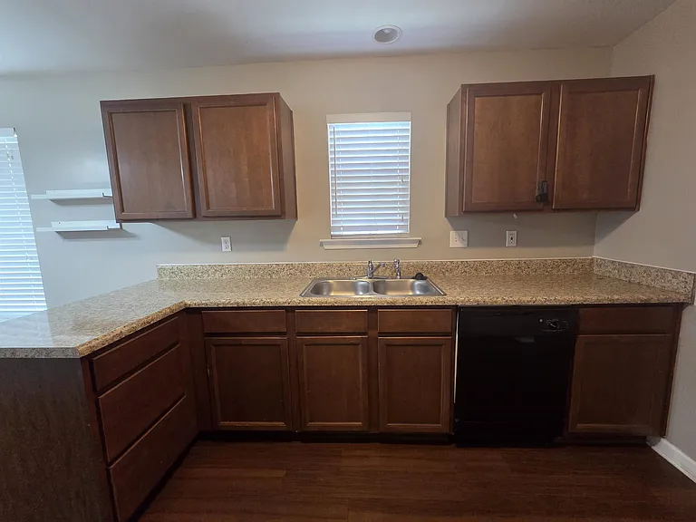 1315 Crosstown Ct — Photo 18
