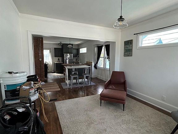 4th image of 1437 Beard St