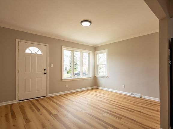 4th image of 28028 Rosemont St