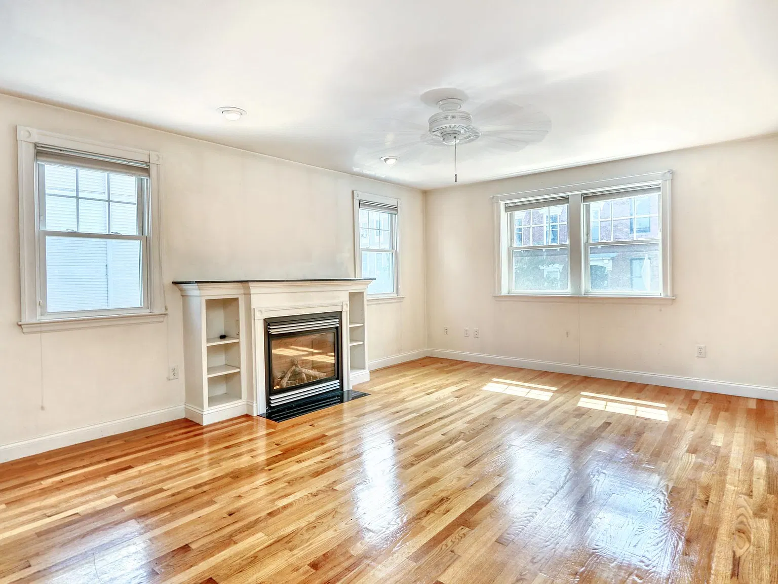 2 bed, 903 sqft, $3,600 — Photo 3