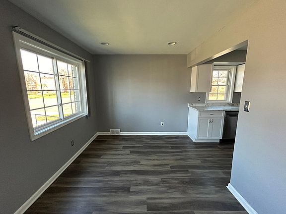 5th image of 3234 Elmhurst Ave